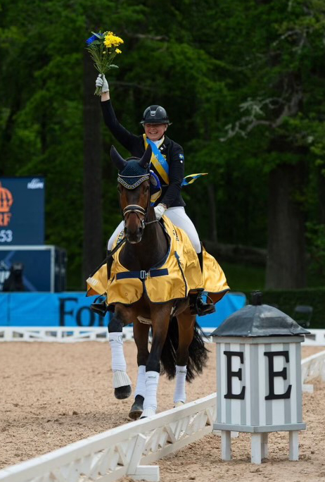 Ebba Wallin Ivarsson vinner SM-guld.